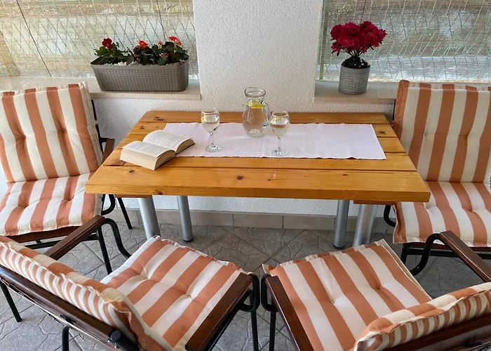 Апартаменти Lora