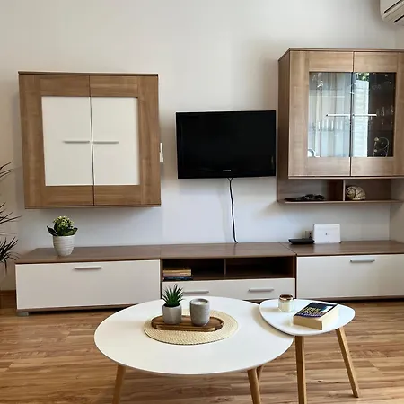 Apartment Lora *