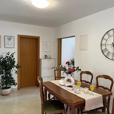 Lora Apartment Makarska