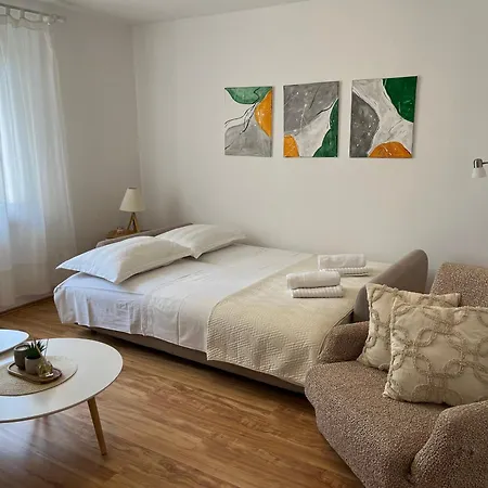 Apartment Lora