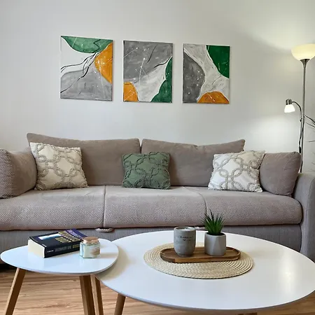 Apartment Lora *