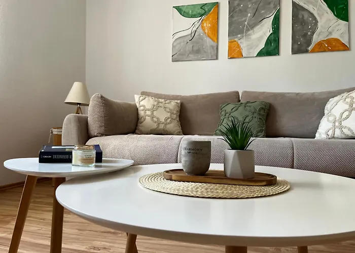 Lora Μακάρσκα