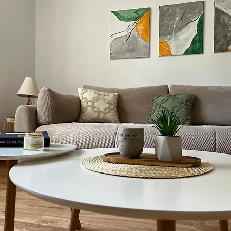 Lora ماكارسكا