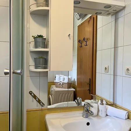 Lora ماكارسكا